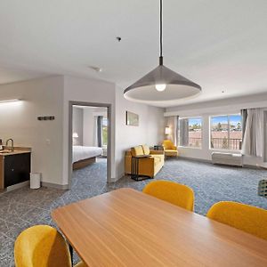 One-Bedroom King Suite