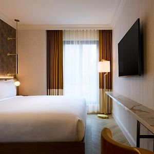 Deluxe  King Room Mobility accessible