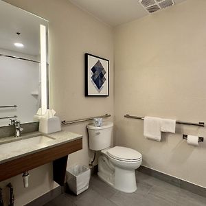 Queen Studio Mobility accessible