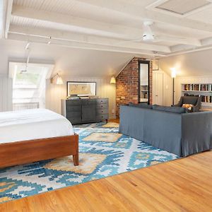 Oakhurst Inn At The University