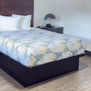 Queen Bed Studio Non-Smoking