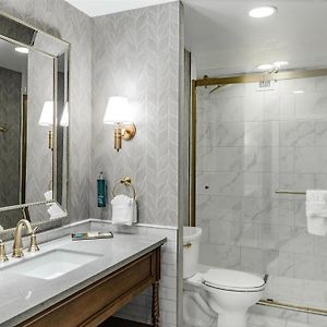 One-Bedroom King Suite