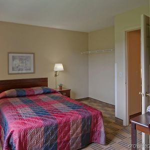 One-Bedroom Queen Suite