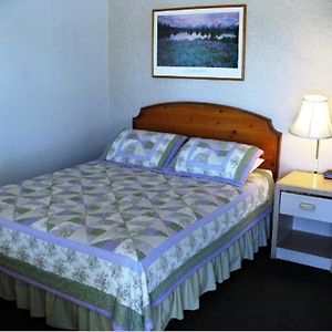 Golden West Motel