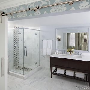 Corner King Room
