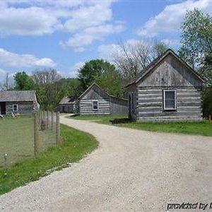 Galena Log Cabin Getaway