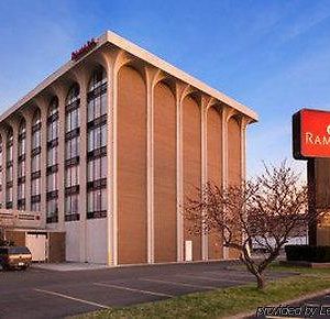 Days Inn & Suites By Wyndham Elyria