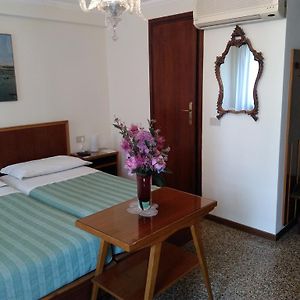 Basic Triple Room