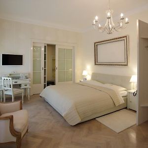 B&B Fotic