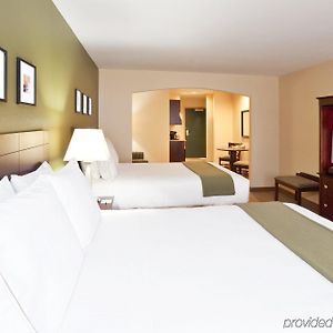 Standard Queen Room Mobility accessible