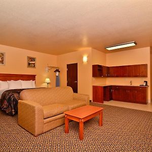 Deluxe King Suite