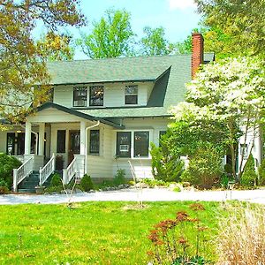Oakland Cottage Bed And Breakfast