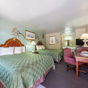 Queen Room Two Queen Beds Non-Smoking