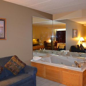 Deluxe King Suite