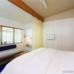 Medium King Room