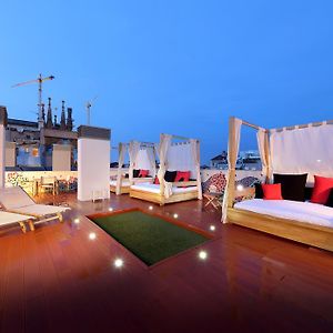 Deluxe Three-Bedroom Apartment
