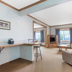 Premier King Suite