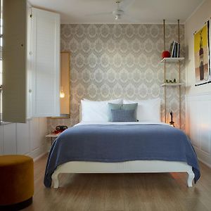 Medium King Room