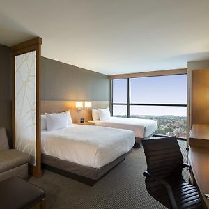 Upper Floors Queen Room