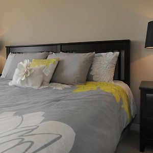 One-Bedroom King Suite