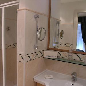 Superior One-Bedroom Apartment
