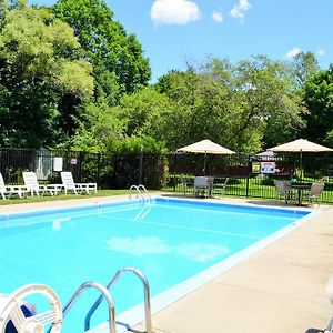 Maple Terrace Motel