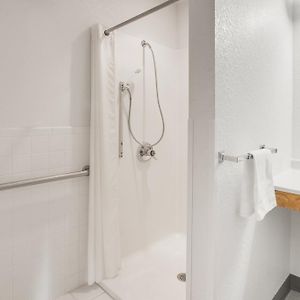 Queen Room Mobility accessible