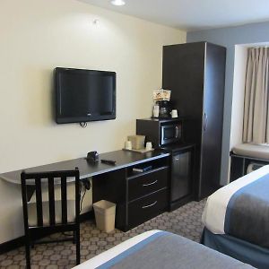 Queen Room Mobility or hearing accessible
