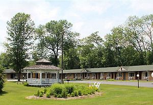 Crows Nest Inn Tawas