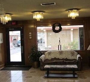 Parkway Inn