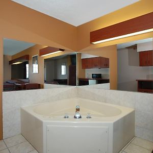 King Suite Spa Bath