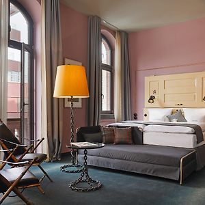 Extra Large King Room