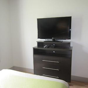 Queen Room Mobility accessible