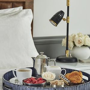 City Queen Room