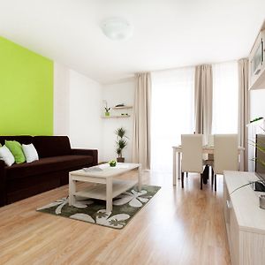 Corvin Plaza Apartments & Suites