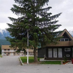 Selkirk Inn