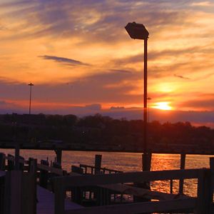Thames Street Inn
