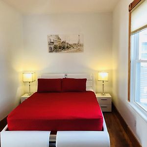 Deluxe Queen Suite