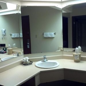 Queen Room Mobility accessible