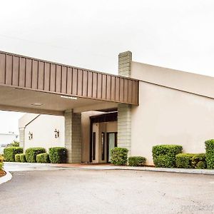 Executive Inn And Suites