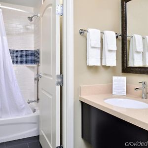 One-Bedroom King Suite