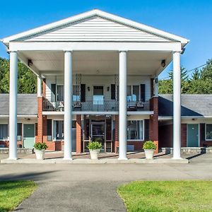 Rodeway Inn Marshall Manor