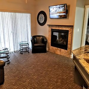 Deluxe Queen Suite