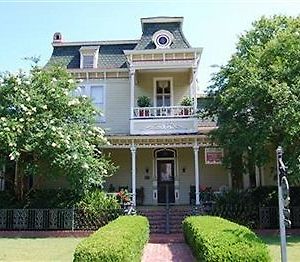 Rothschild Pound House Inn