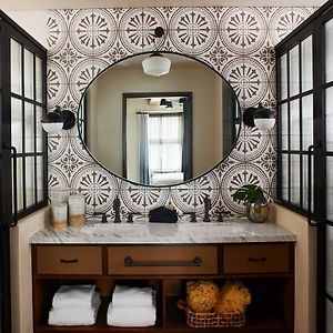 One-Bedroom King Suite