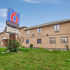 Motel 6-Windsor, On