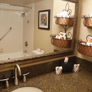 Deluxe  King Room Mobility accessible