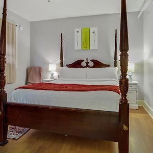 Standard Queen Room