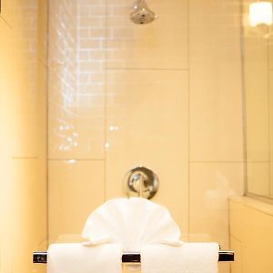 Deluxe  Queen Room Mobility accessible
