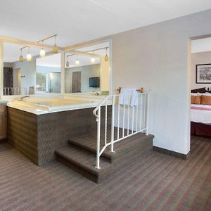 One-Bedroom King Suite